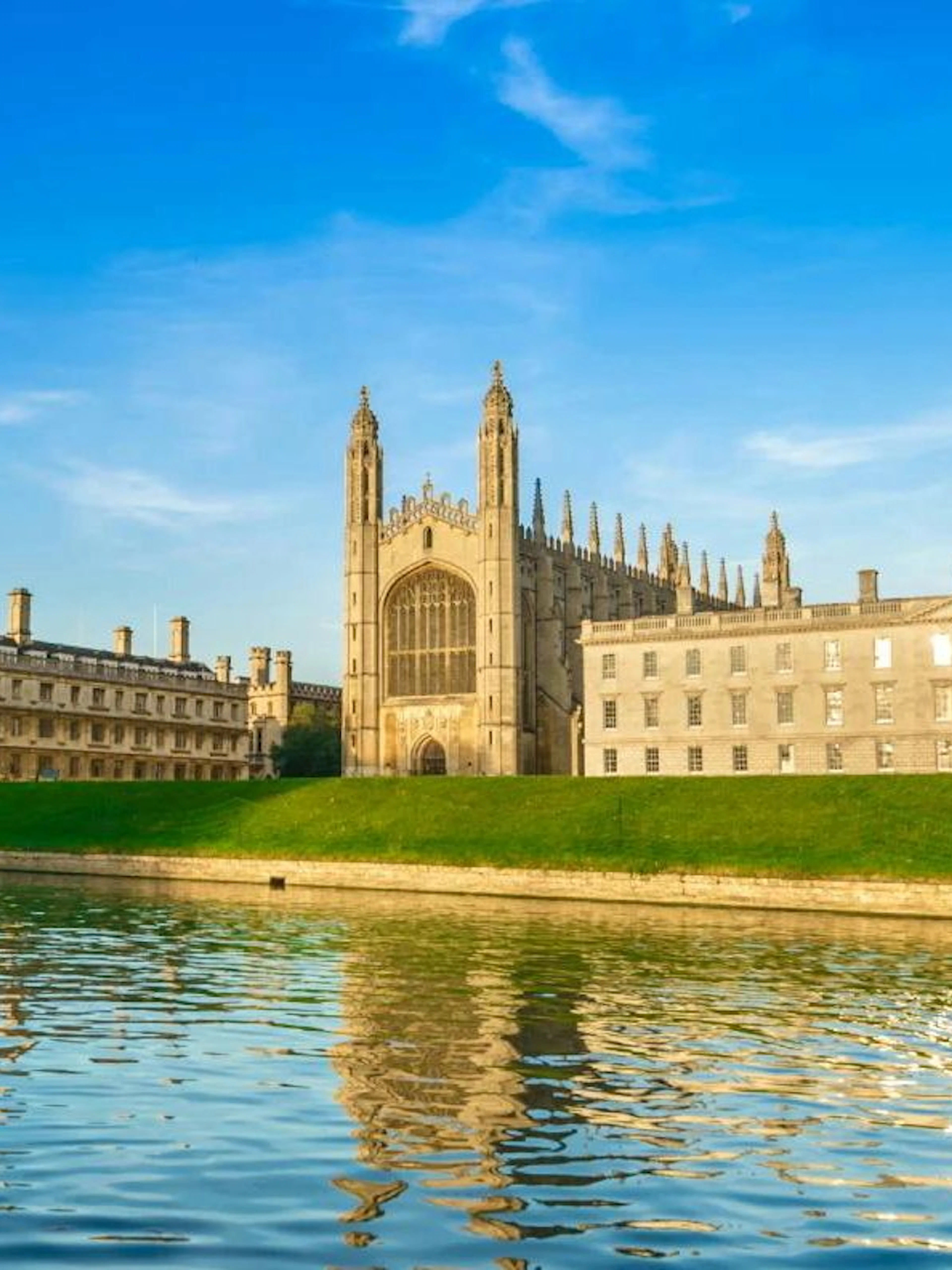 King's College and lawns viewed from across the River Cam, University of Cambridge.