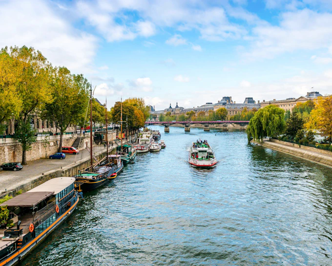 Bateaux Mouches® Seine River 1-Hour Sightseeing Cruise with Live Commentary