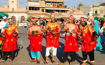 guidet vandretur i marrakech: saadier-gravene, bahia-palasset og basarene i medinaen-13