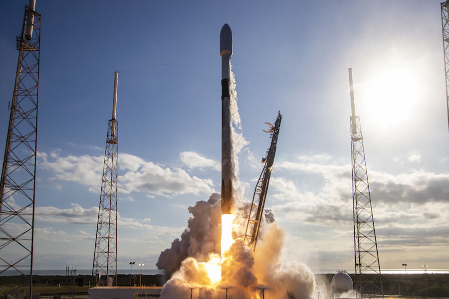 SpaceX Falcon 9 rocket launching Starlink satellites at SLC-40, Cape Canaveral.