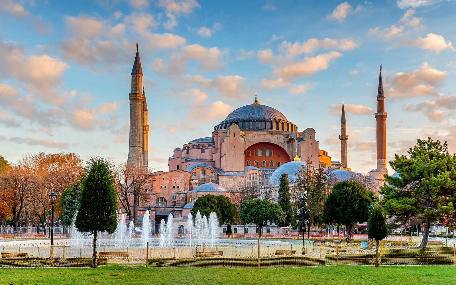 Hagia Sophia with minarets and fountain in Istanbul, Turkey.