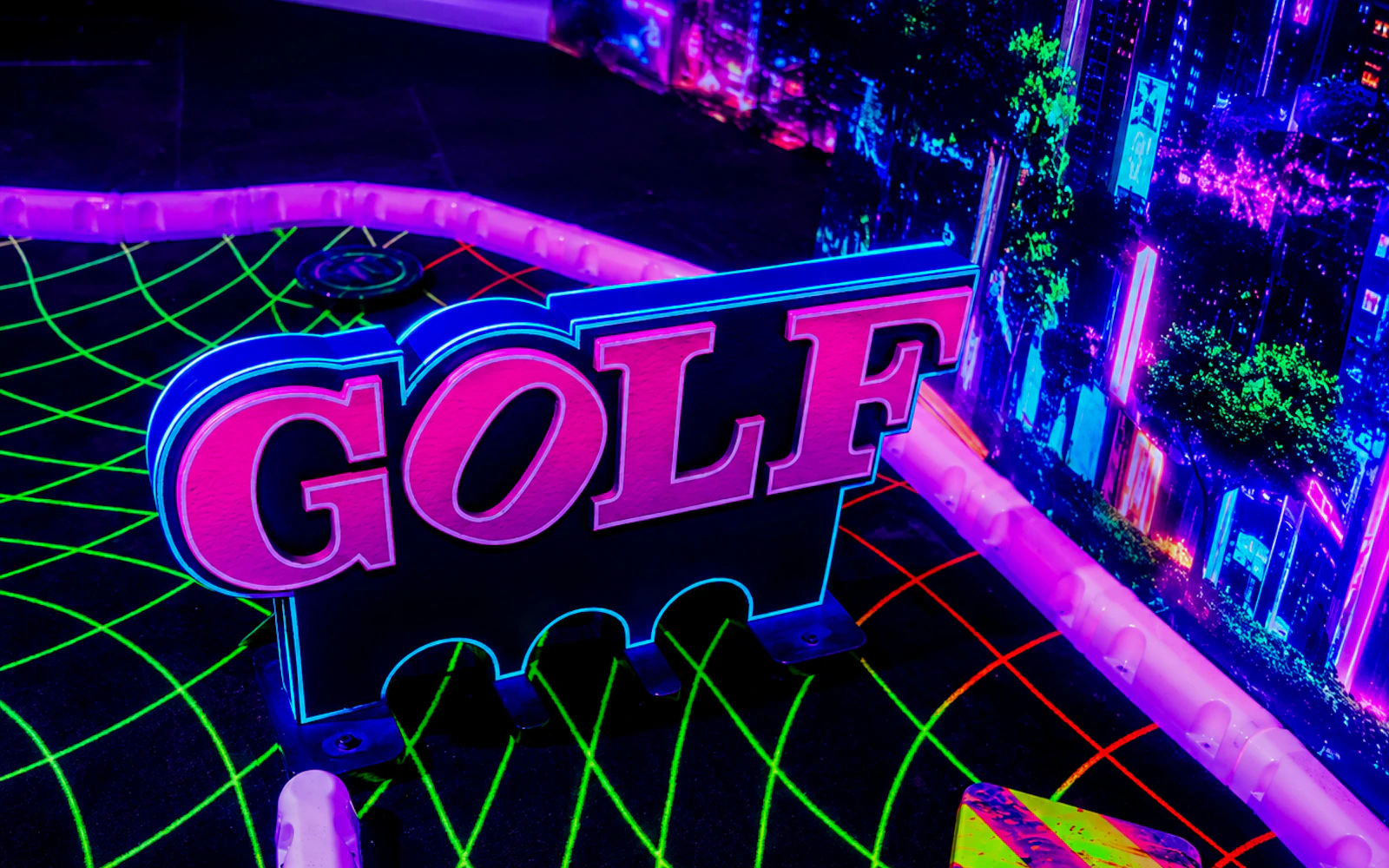 Rotterdam: Glow in the Dark Minigolf