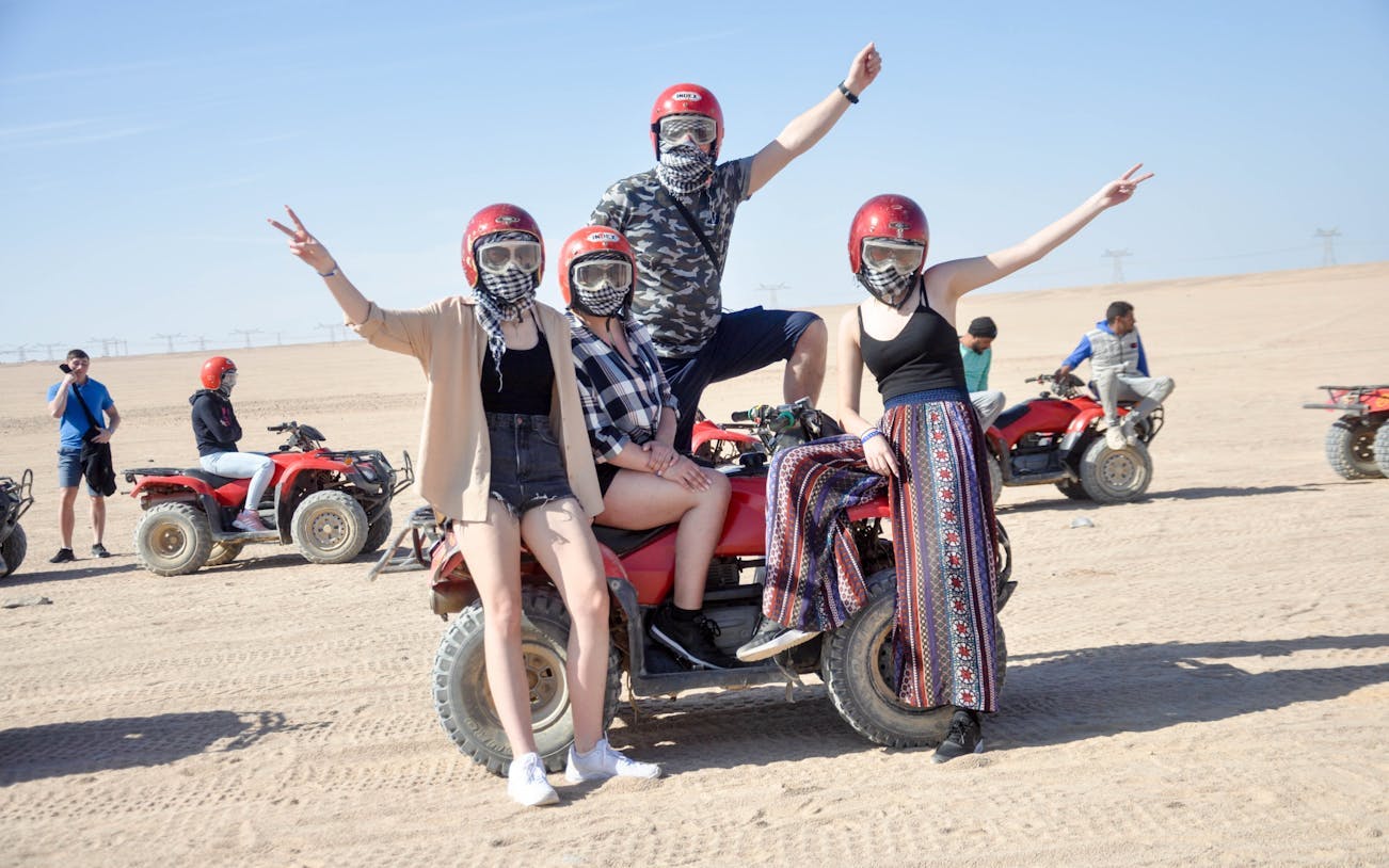 aventura no deserto em quadriciclo premium e passeio de camelo - hurghada-1