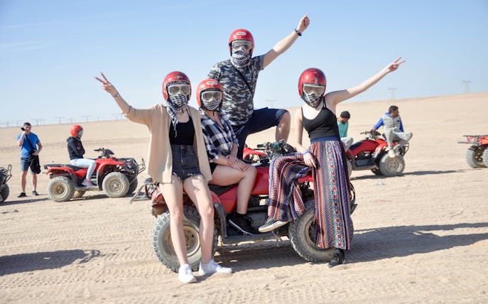 aventura no deserto em quadriciclo premium e passeio de camelo - hurghada-1