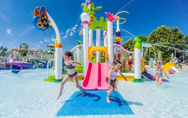 Children playing at water playground in Parque Warner Beach, Madrid.