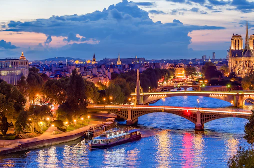 Paris En Scène - Dinner Cruise on the Seine in Paris