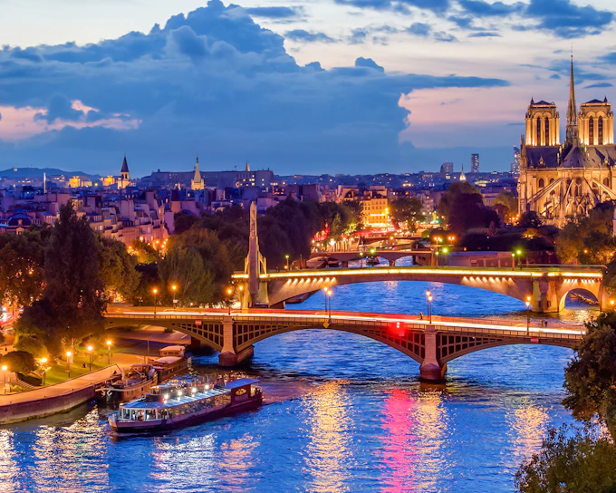 Paris En Scène - Dinner Cruise on the Seine in Paris