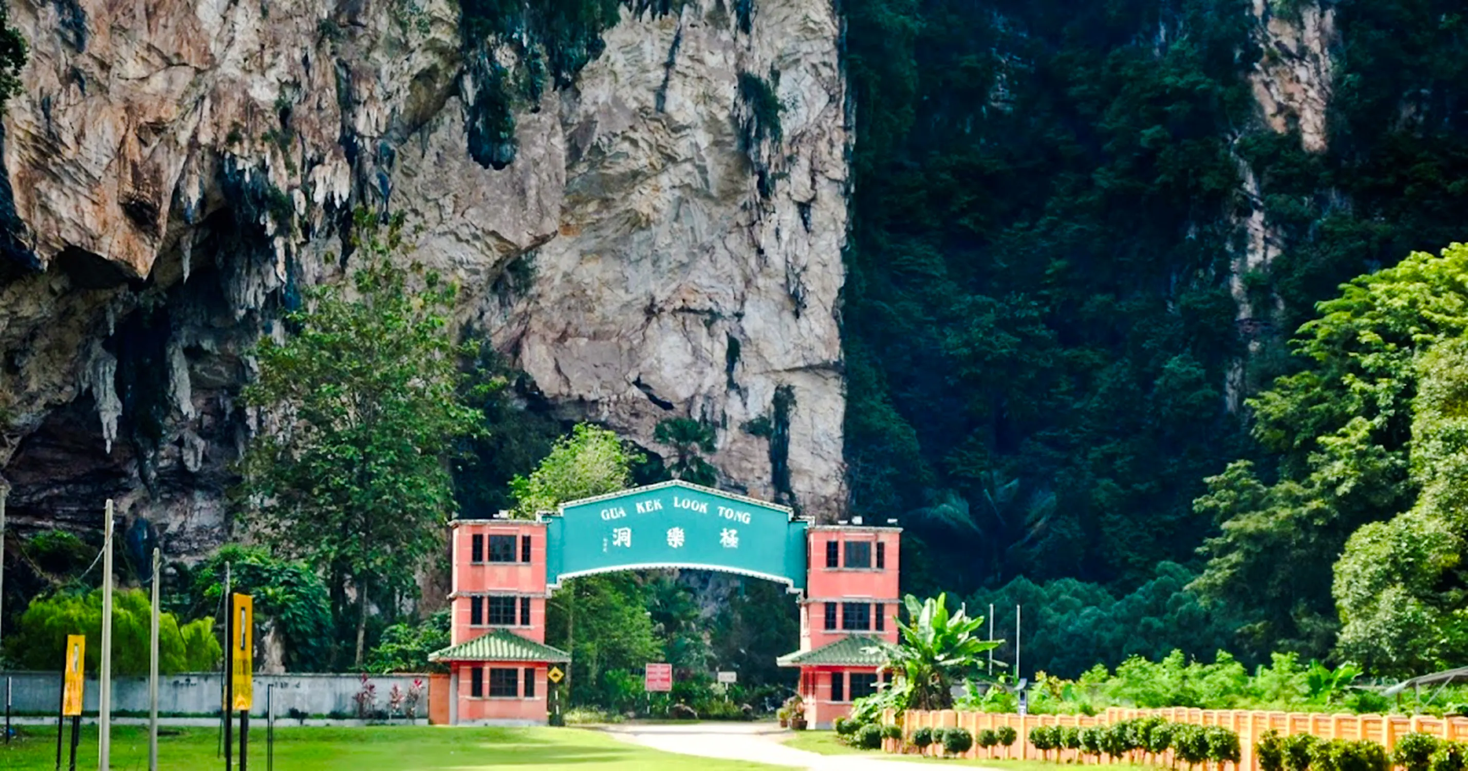 from kuala lumpur: private ipoh heritage & kek lok tong cave temple day trip-10