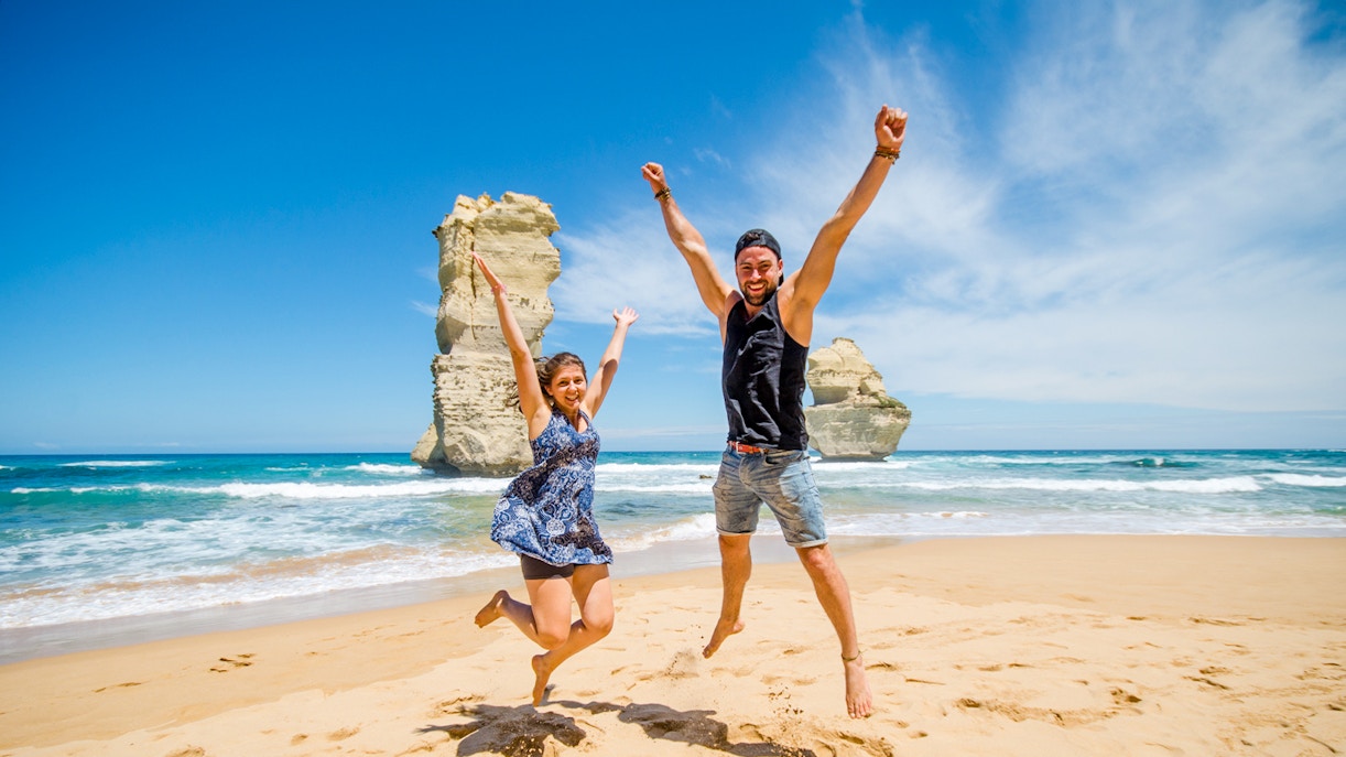 Tourists at Loch Ard Gorge, Great Ocean Road Ecotour
