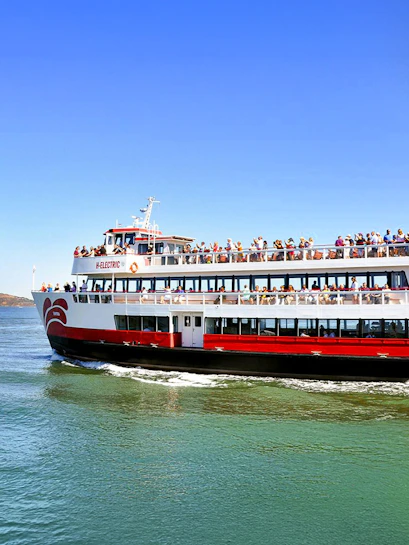 Golden Gate Bay cruise ship with passengers on San Francisco waters, USA.