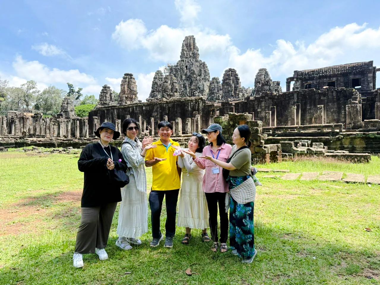 angkor wat sunrise or sunset guided tour with tickets and hotel transfers-4
