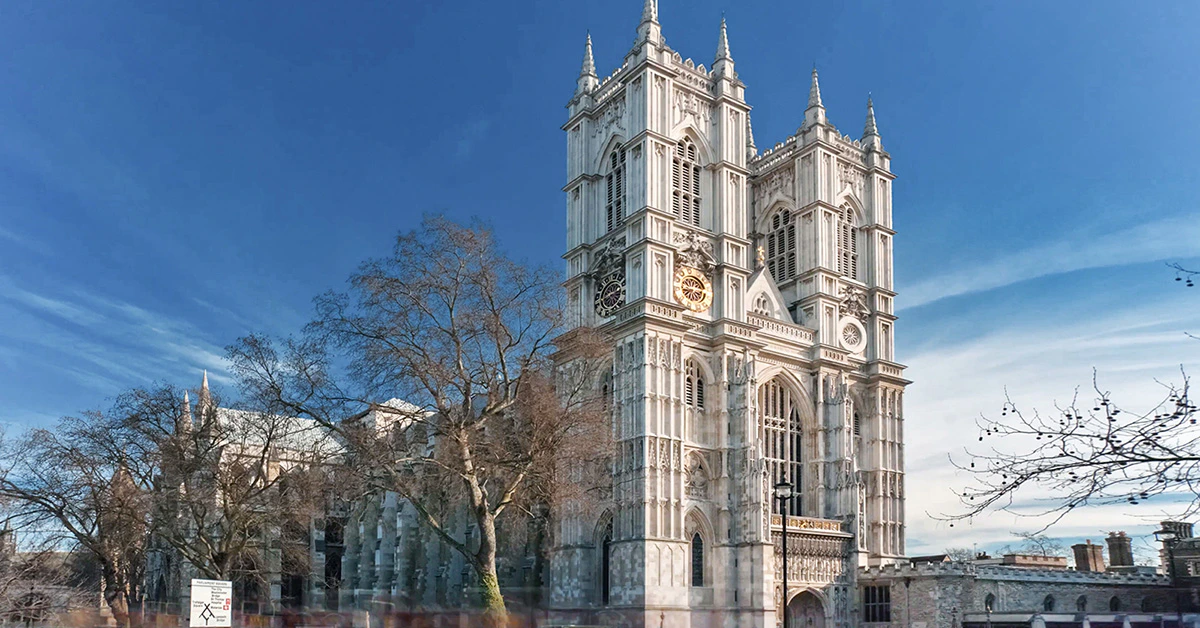 Westminster Abbey with a passing afternoon tea bus in London.