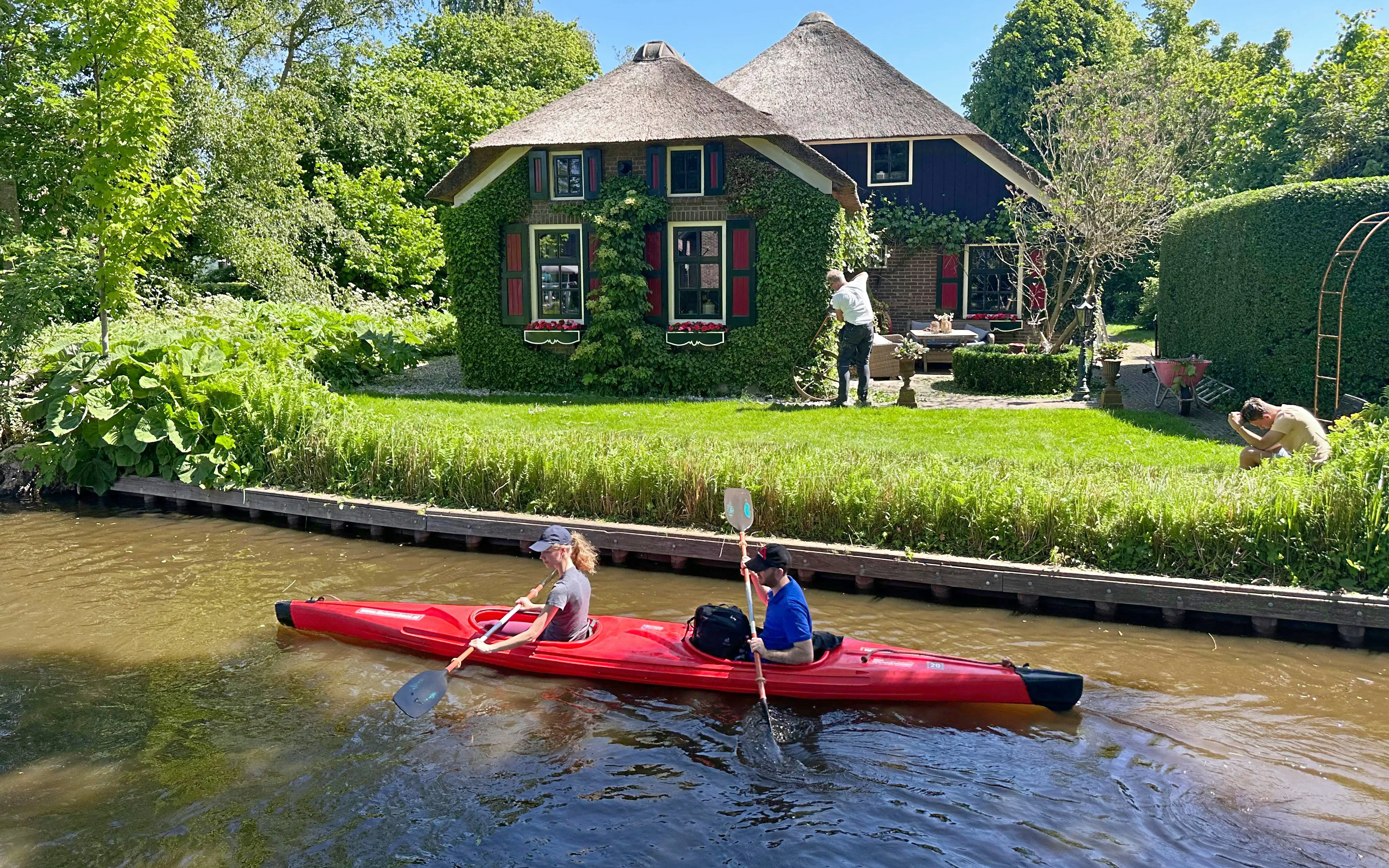 From Amsterdam: Giethoorn Village Bus Tour + Canal Cruise Image 4