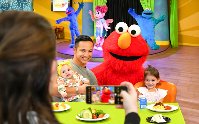 Family dining with Elmo at Sesame Place Philadelphia.