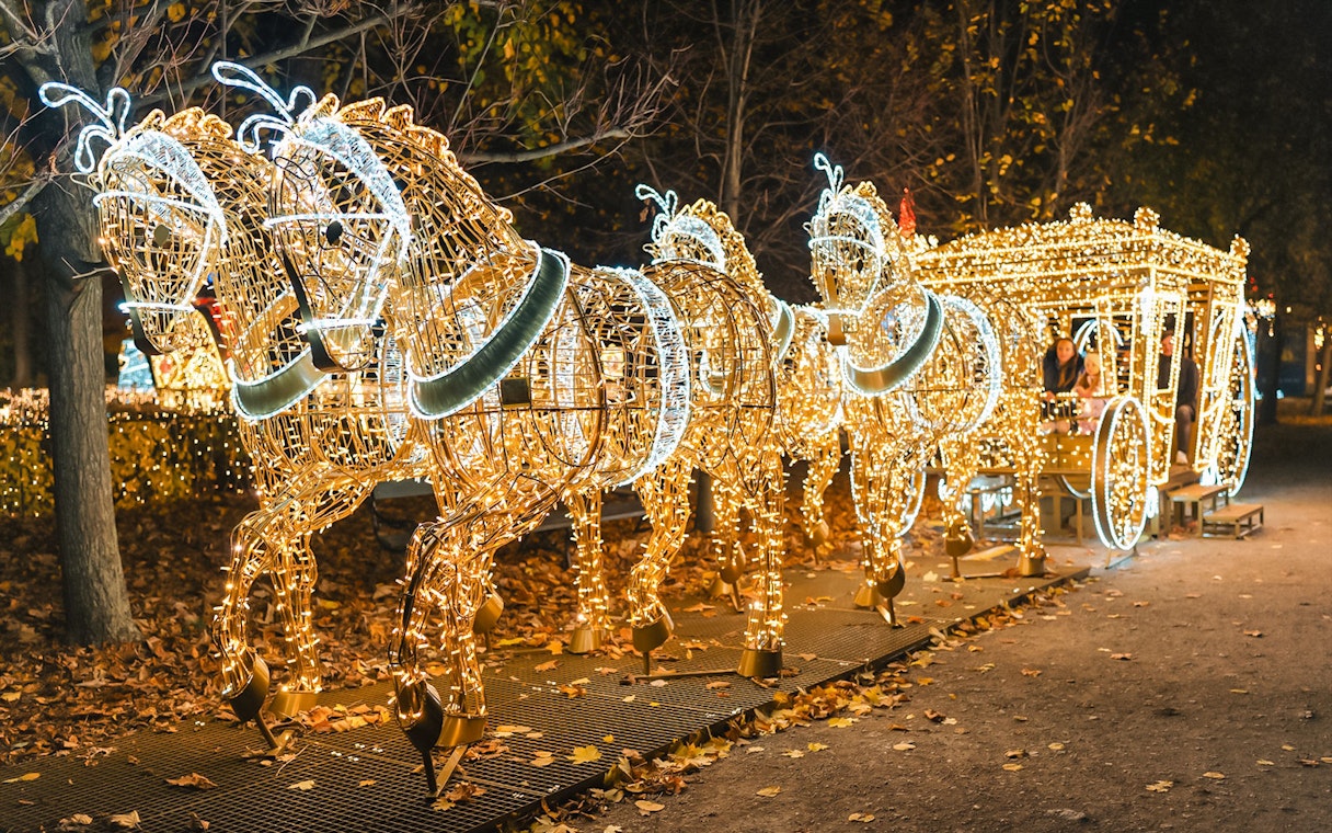 Vienna Christmas light display featuring illuminated horse-drawn carriage.