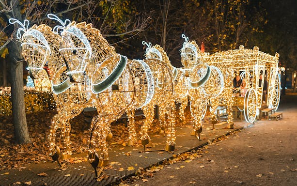 Vienna Christmas light display featuring illuminated horse-drawn carriage.