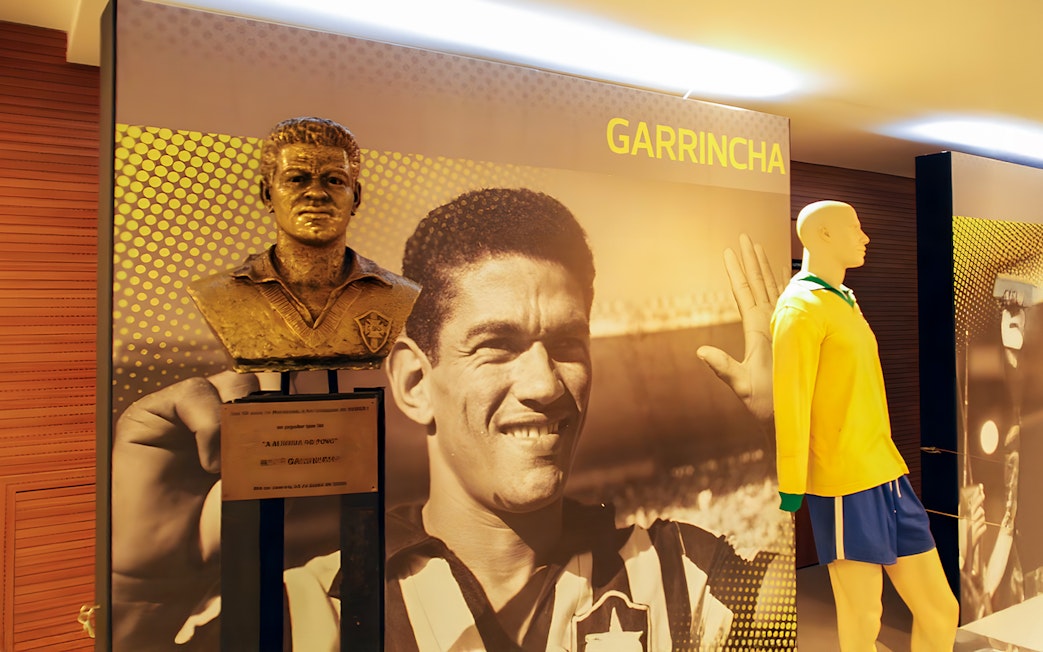 Bust of a football player and mannequin in Maracanã Stadium museum players wall.