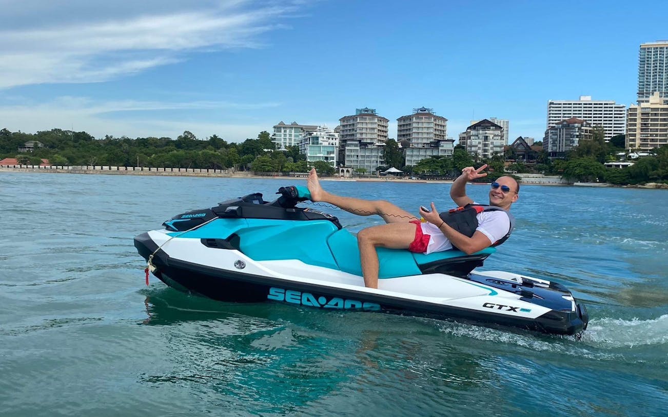 pattaya jet ski rental at jomtien beach with welcome drinks, insurance, and life jackets-2
