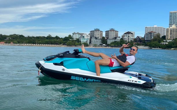 pattaya jet ski rental at jomtien beach with welcome drinks, insurance, and life jackets-2