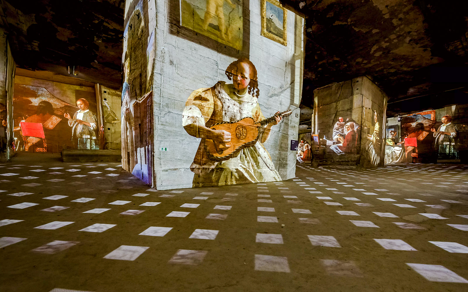 Projections of paintings at Frieda Kahlo Exhibition, Carrières des Lumières, Paris.