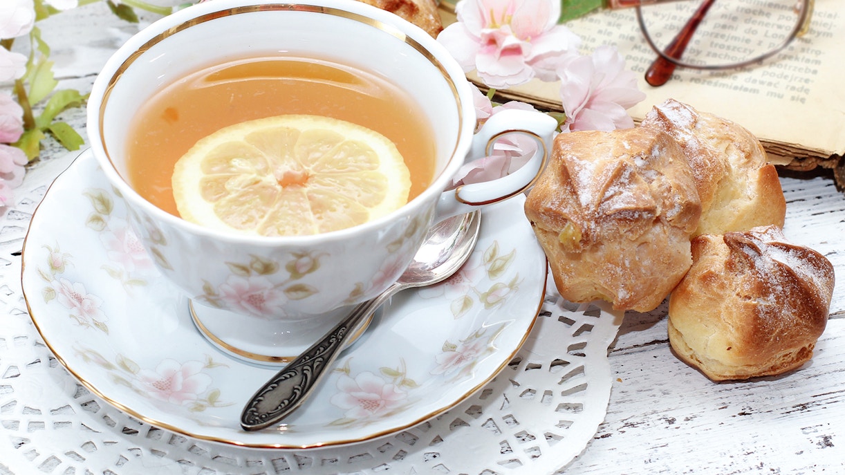 https://cdn-imgix.headout.com/media/images/136d4c66f3e13c2616ff29d8956e0ef1-Boston%20Tea%20Party%20dining.jpg