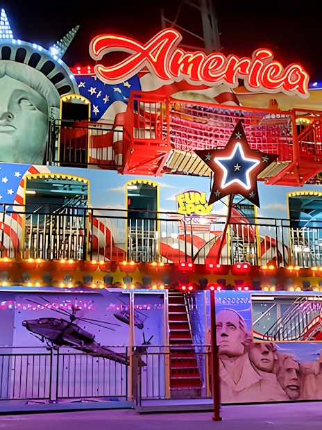 Fun Spot America Theme Park facade with Statue of Liberty and Mount Rushmore elements.