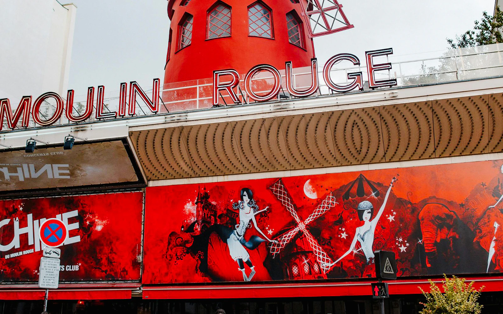 Paris Private Chauffeur-Driven City Highlights Tour with Pickup and Drop-off Image 10