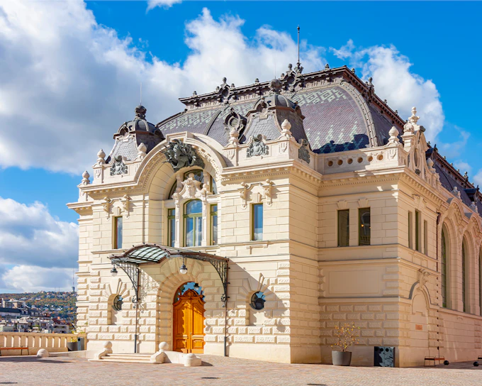 Tickets to Hungarian Royal Guard Exhibition & Royal Riding Hall with a 3-Course Meal in Buda Castle