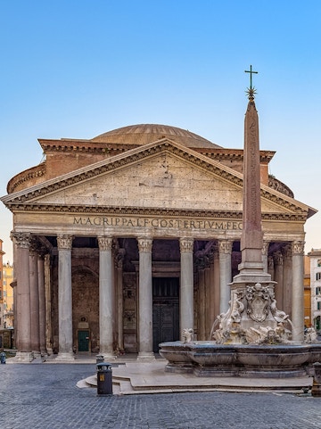 Pantheon in Rome with ancient columns and fountain in foreground.