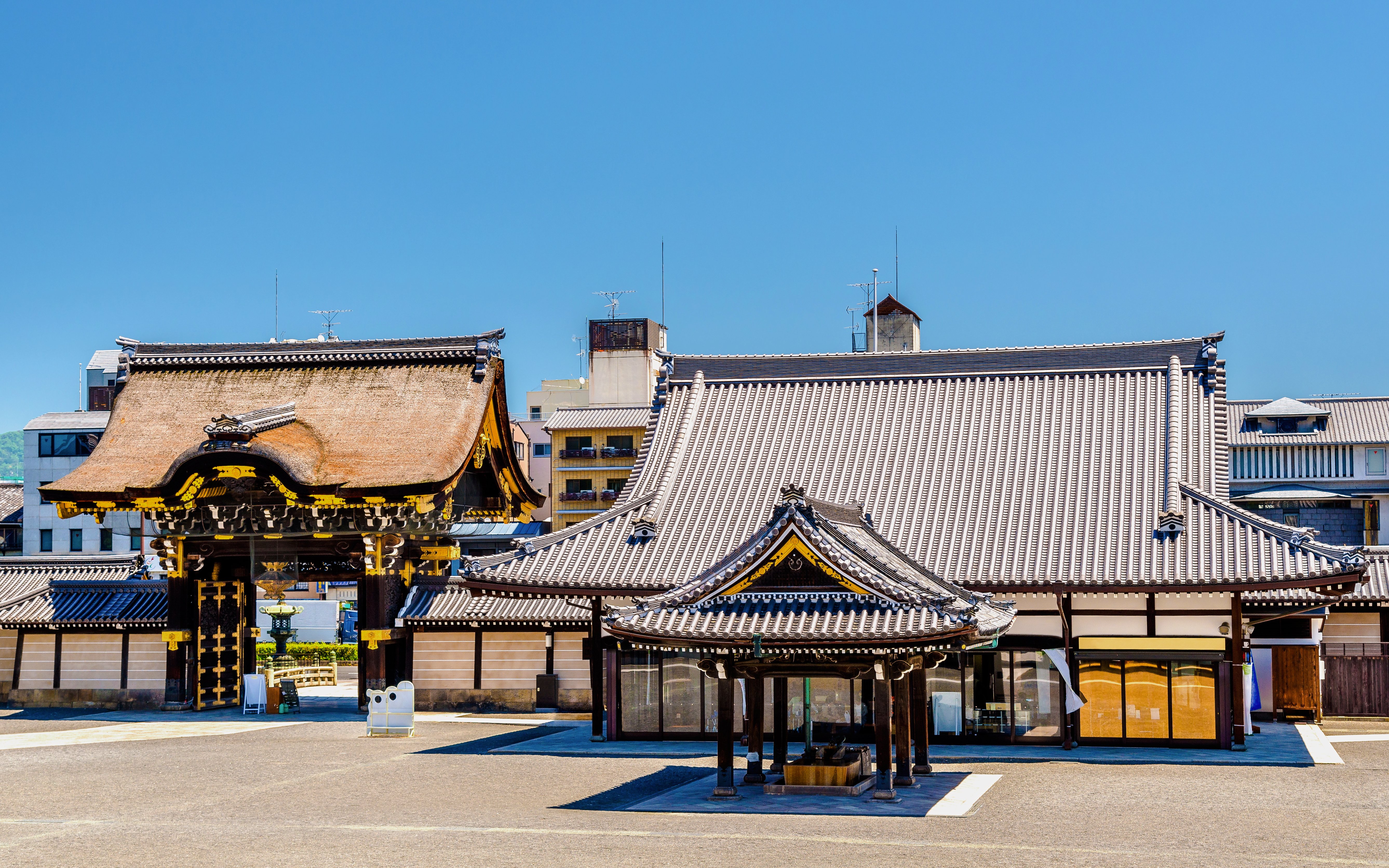 Nishi Honganji Temple courtyard with traditional architecture in Kyoto, Japan.