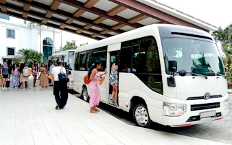 Shuttle bus loading passengers at Tocumen Airport for Panama City hotel transfer.