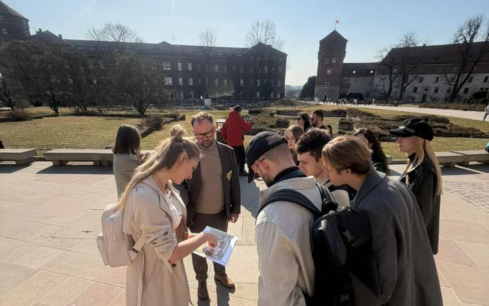 rundgang zur frauengeschichte auf dem wawel-hügel-9