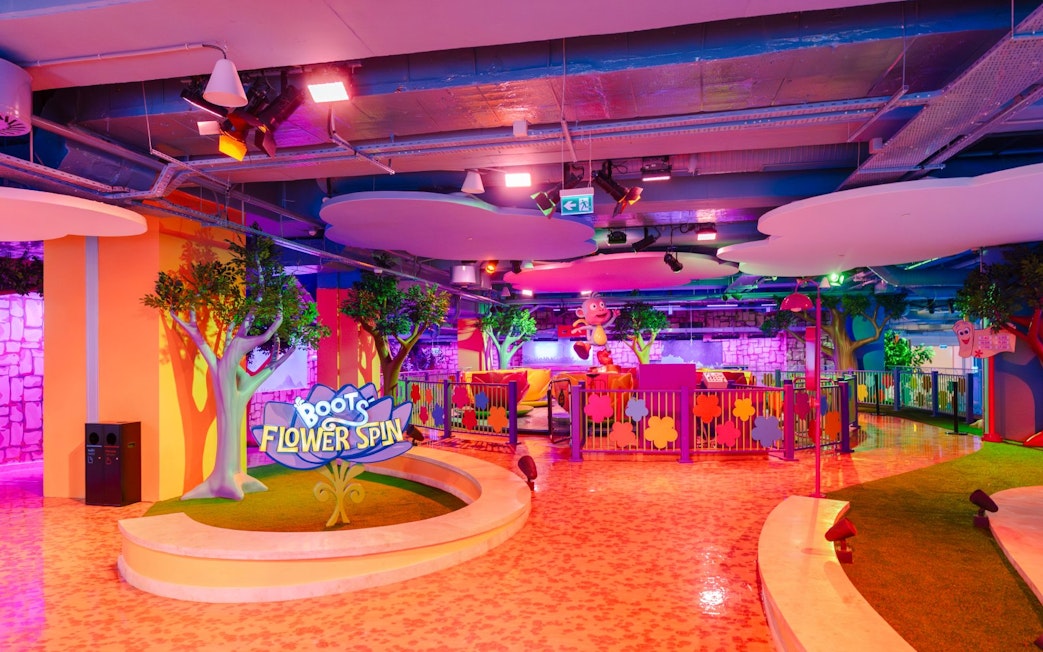 Indoor play area at Dora's Rainforest, Nickelodeon Play Tersane Istanbul, featuring Boots' Flower Spin ride.