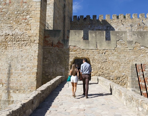 Discover the Plaza De Armas & Afonso Henriques
