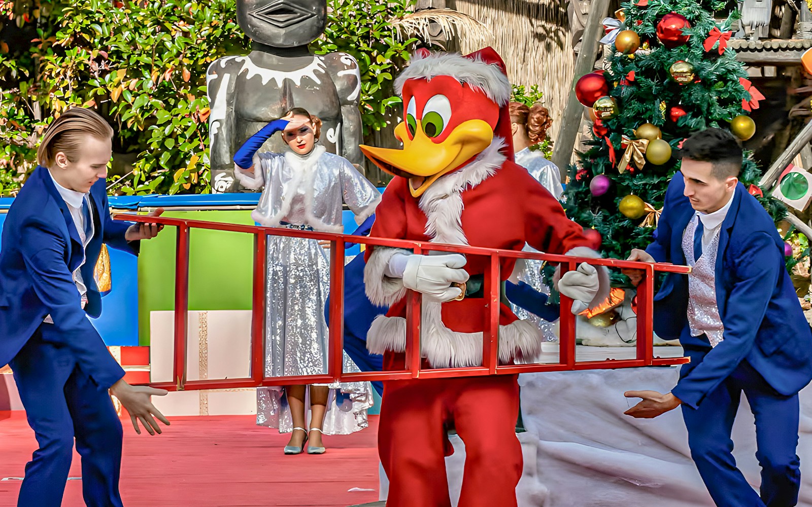 Woody Woodpecker performing at PortAventura's La Navidad de Woody Christmas show in Spain.