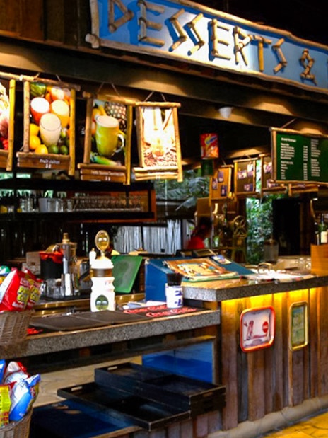 Ulu Ulu Night Safari dining area with snack and drink displays.
