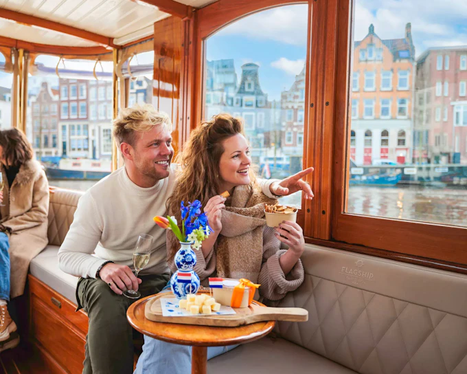 Amsterdam: 1-Hour Luxury Romantic Saloon Boat Cruise with Bubbles & Bites