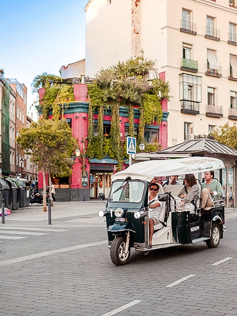 Eco Tuk Tuk touring a vibrant street in Madrid.