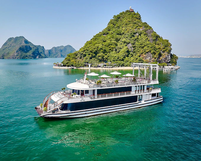 Ha Long Bay: 5-Star Day Cruise with Fine Dining, Live Band & Jacuzzi