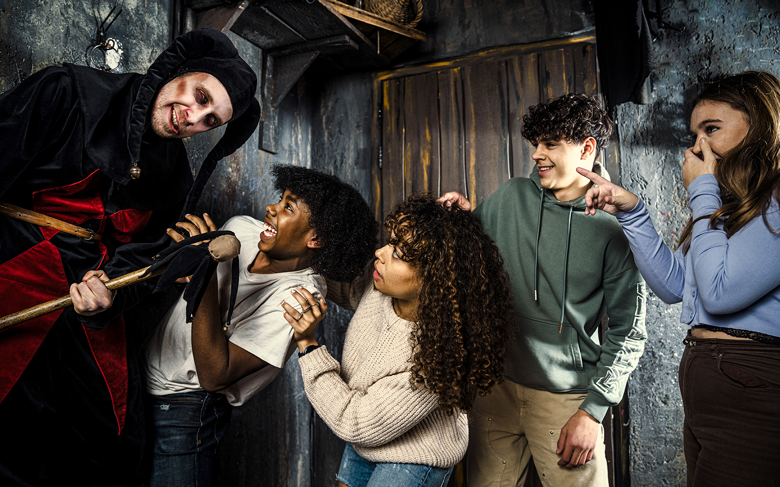 Guests reacting to a performer at the Amsterdam Dungeon.