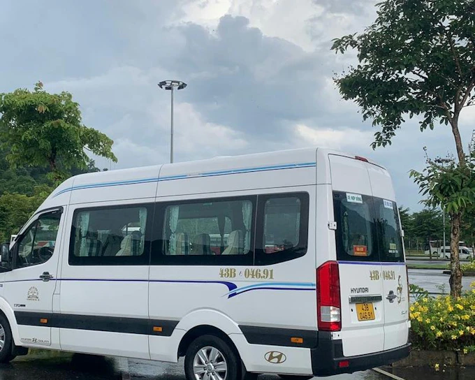 Hue–Da Nang Shuttle Bus One-Way Transfer Connecting Major City Stops (Product 54919)