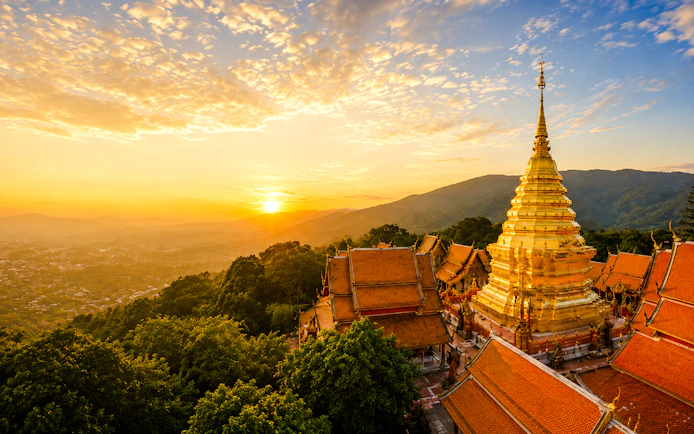 From Chiang Mai: Doi Suthep Temple and Wat Pha Lat Private Van Charter for Up to 8 Passengers