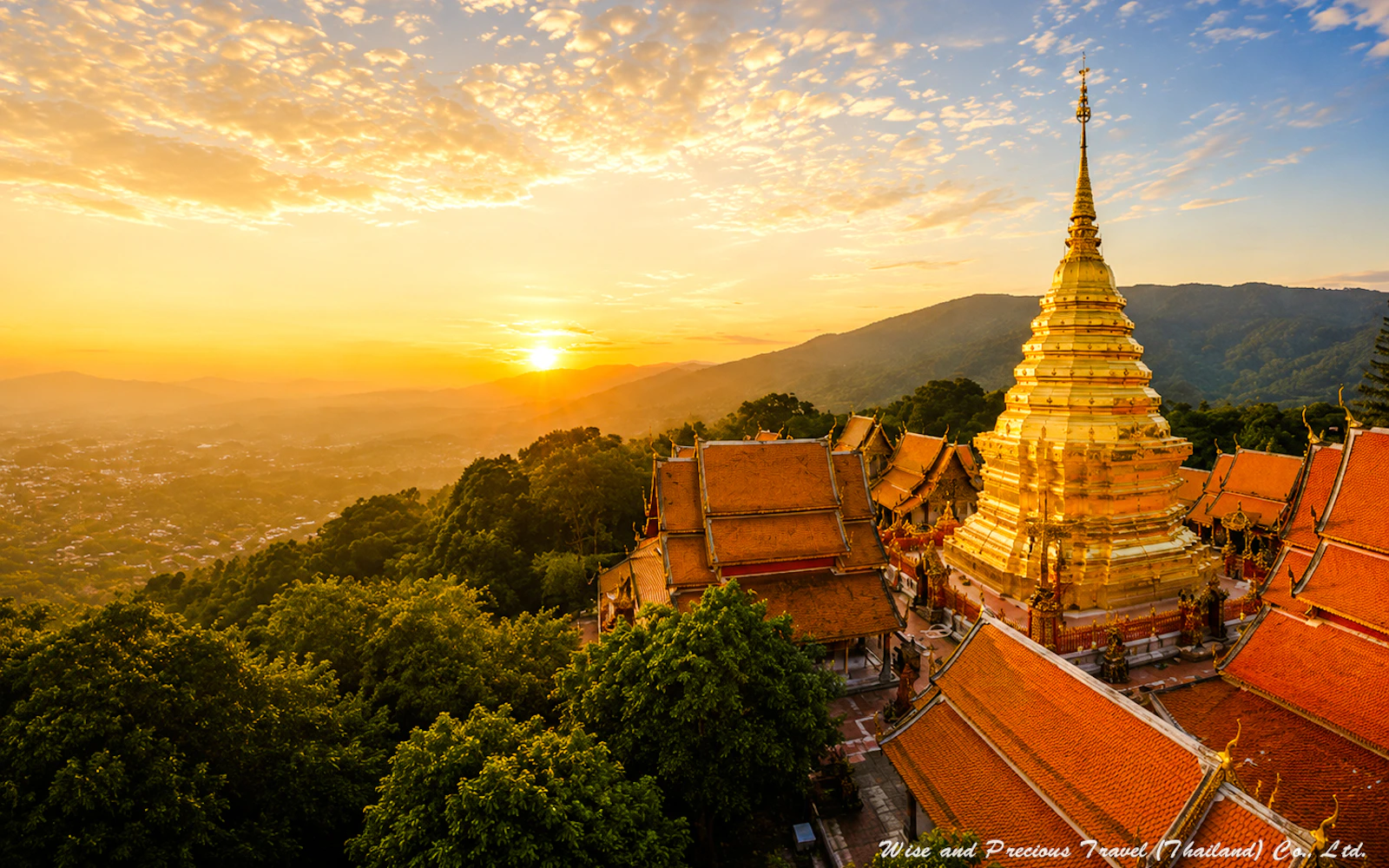From Chiang Mai: Doi Suthep Temple and Wat Pha Lat Private Van Charter for Up to 8 Passengers