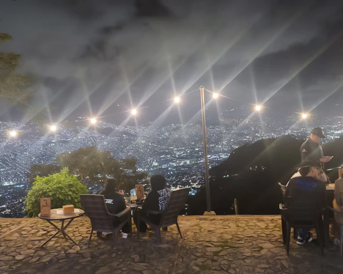 Medellín Guided Night Tour: El Picacho & San Félix Views with Local Snacks (Product 55656)