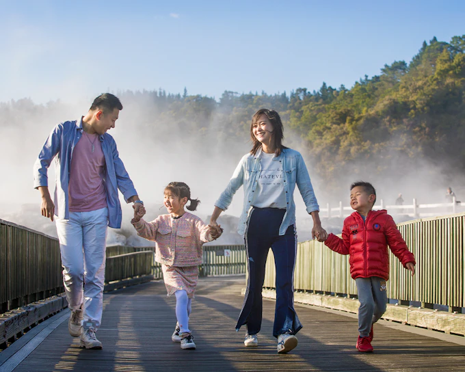 From Auckland: Hobbiton & Te Puia Tour with Festive Lunch & Hangi Dinner Buffet