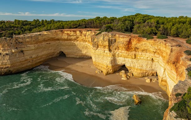 fra portimão: bådtur til benagil-grotten og marinha-stranden ved solnedgang-5