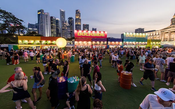 Crowd enjoying food and drinks at Dockside, Zone 4 Walkabout, F1 Singapore.