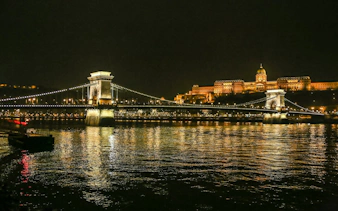 abendliche sightseeing-bootsfahrt auf der donau in budapest mit optionalen getränken-8