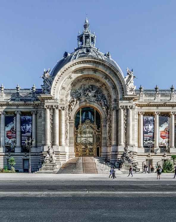 Facade of Petit Palais Museum in Paris with ornate entrance and sculptures.