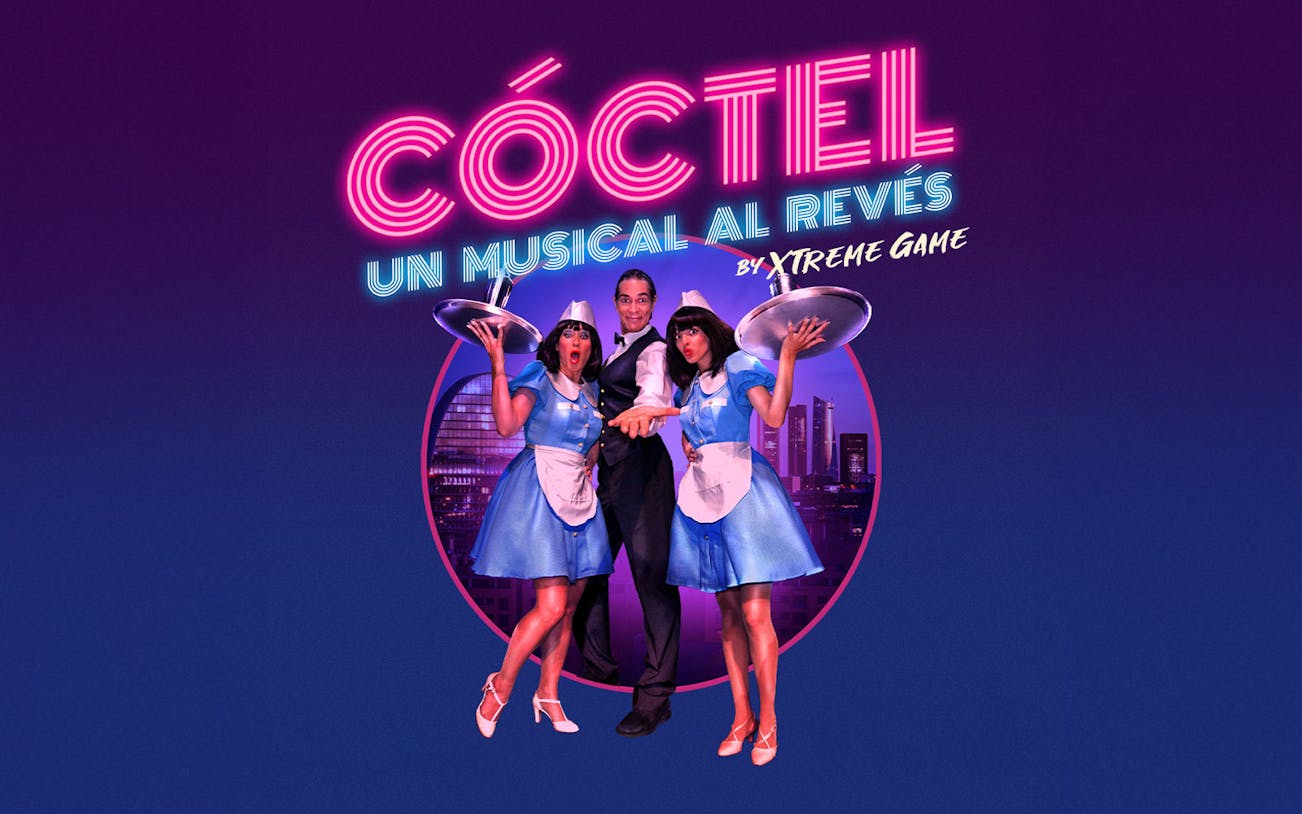 Performers in blue costumes with trays, promoting Coctel, un Musical al Reves.